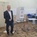 Vice-prefeito de Criciúma vota e incentiva eleitores a exercerem seu direito: 'Direito de escolher'