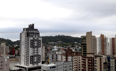 Nova frente fria chegando e temperatura pode cair para 8° na quarta-feira