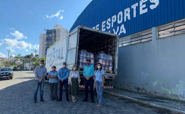 Cristal Embalagens faz a doação de 400 cestas básicas