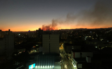 Queimada atinge campo do bairro Boa Vista 