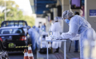 Em drive-thru, Florianópolis confirma sete casos