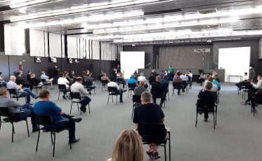 Restaurantes questionam distanciamento de um metro e meio entre clientes