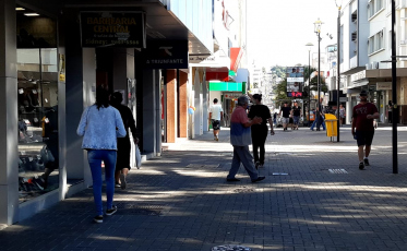 Lojas não são obrigadas a trocar roupas que não servem, diz Procon