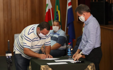 Nova Veneza entrega Ordens de Serviços por videoconferência 