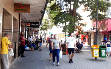 Sábado teve bastante movimento no Centro de Criciúma