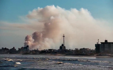 Grande queimada em vegetação chama atenção em Balneário Rincão