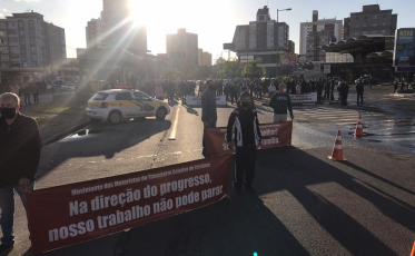 Manifestantes deslocam-se da Rodoviária para o Terminal Central (VÍDEO)