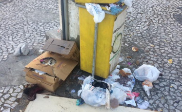 Apesar da coleta diária, lixo se acumula em frente ao Lapagesse 