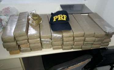 PRF apreende 45 quilos de maconha em Tubarão