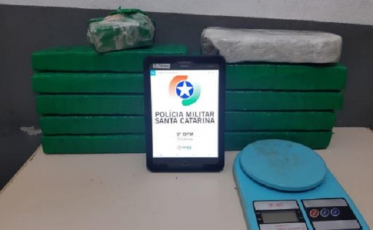 PM apreende 10 quilos de maconha escondidos em forro de residência