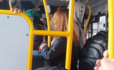 Passageira reclama de superlotação de ônibus em Criciúma 