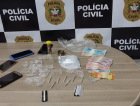 Traficante é preso enquanto embalava cocaína