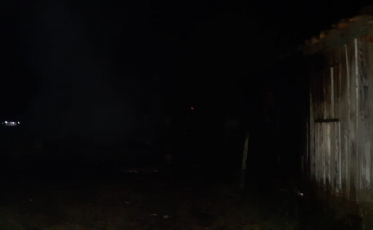 Incêndio destrói casa em Praia Grande