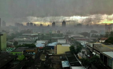 Temporal deixa 1,3 milhão de unidades sem energia no estado