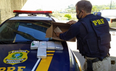 PRF apreende mais de seis quilos de cocaína em Jaguaruna (VÍDEO)