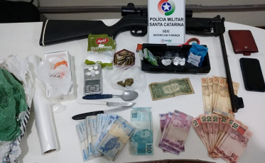 Homem é preso por tráfico e posse ilegal de arma 