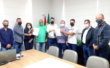 Com intermediação de Guinga, deputado Guidi entrega R$ 400 mil para Siderópolis