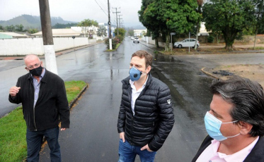 Avenida é pavimentada com recursos enviados por Ricardo Guidi