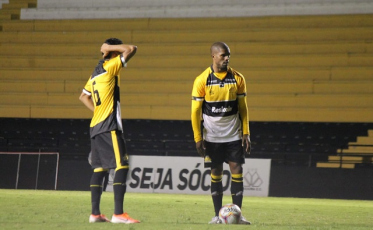 Carlos César desfalca o Tigre por 30 dias