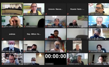 Sem ajuda federal, salários dos servidores estariam atrasados em Santa Catarina