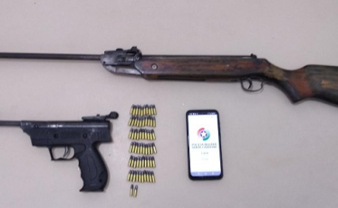 PM apreende duas armas de fogo e munições
