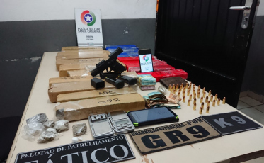 PM apreende 18,7kg de maconha, arma de fogo e quase R$ 10 mil