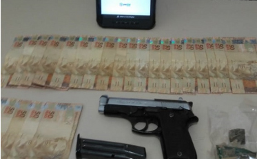 Homem é preso por posse irregular de arma e tráfico