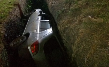 Capotamento é registrado na BR-101 em Tubarão