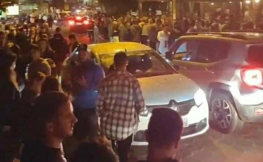 Praia do Rosa registra alto número de aglomerações