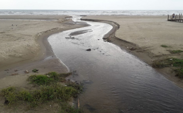 Por que o Arroio Rincão leva poluição para o balneário?
