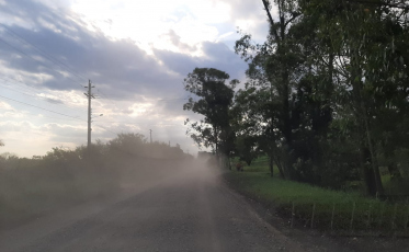 Na rodovia João Cirimbelli, continua a poeira