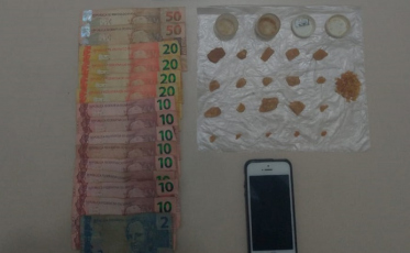 Mulher é presa por tráfico de drogas