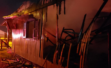 Casa pega fogo em Araranguá