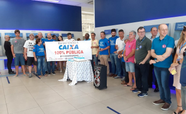 Em aniversário de 159 anos, Caixa ganha bolo e luta contra a privatização