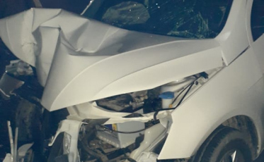 Condutor fica ferido em colisão contra um poste em Nova Veneza