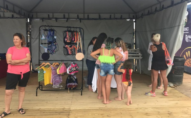 Comida caseira e crochê, os destaques da feirinha no Rincão