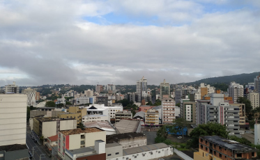 Quinta-feira de tempo nublado no sul catarinense 
