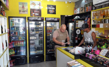 Operação Varejo fiscaliza 52 estabelecimentos na região 