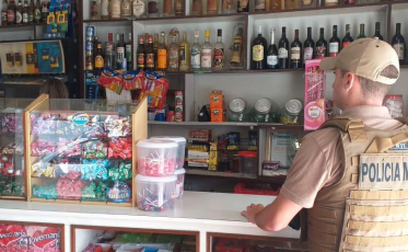 Operação Varejo fiscaliza 52 estabelecimentos na região 