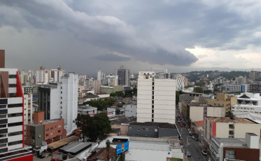 Após o dia mais quente do ano, a chuva: termômetro marcou 39,3°C em Criciúma