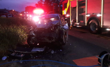 Colisão frontal deixa duas pessoas feridas, em Urussanga 