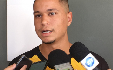 Christofer comemora estreia no time principal e projeta: 