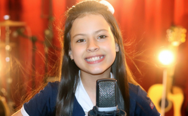 Letícia Prudêncio, de Araranguá, encanta Carlinhos Brown no The Voice Kids