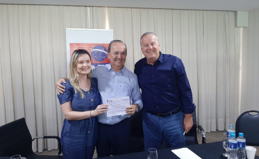 Júlia Zanatta filia-se ao PL e anuncia pré-candidatura ao Paço