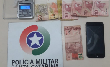 Dois homens são presos por tráfico de drogas