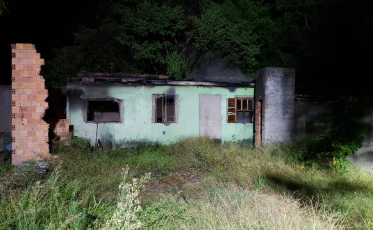 Residência é tomada por chamas em Araranguá