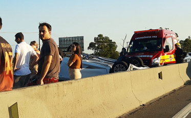 Capotamento gera filas na BR-101 em Tubarão