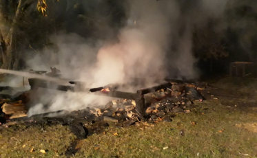 Galpão é consumido pelas chamas em Santa Rosa do Sul