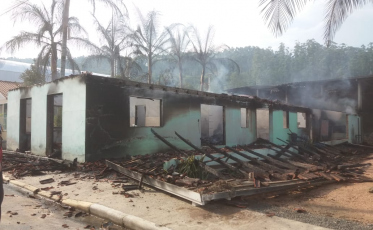 Residência é consumida por chamas em Grão Pará