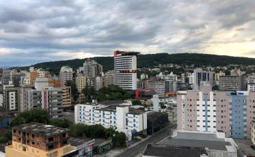 Último dia de verão com tempo nublado na região